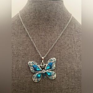 Beautiful Butterfly Rhinestone Pendant Necklace New